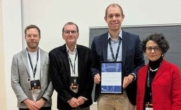 Jan Schmitt (2nd from right) with his award